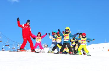 Cours de ski et activités ludiques pour les enfants - Club des Montagnes ESF
