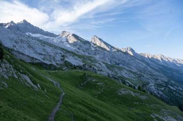 Itinérance pédestre - Massif de Tournette-Aravis GRP® Partie Nord - Étape 2 : Refuge de la Pointe Percée > Refuge de Lessy