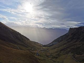 Sur la montagne de Tessens et les crêtes de Combe Bénite avec nuit en refuge