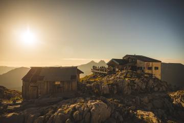 Refuge de Gramusset depuis le Col des Annes