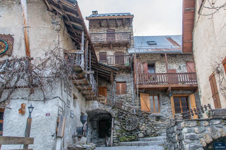 2 villages à découvrir aux 2 Alpes : Venosc et Mont-de-Lans