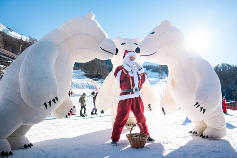 La Journée Mondiale du Pull Moche de Noël : Quand la tradition rencontre Noël 