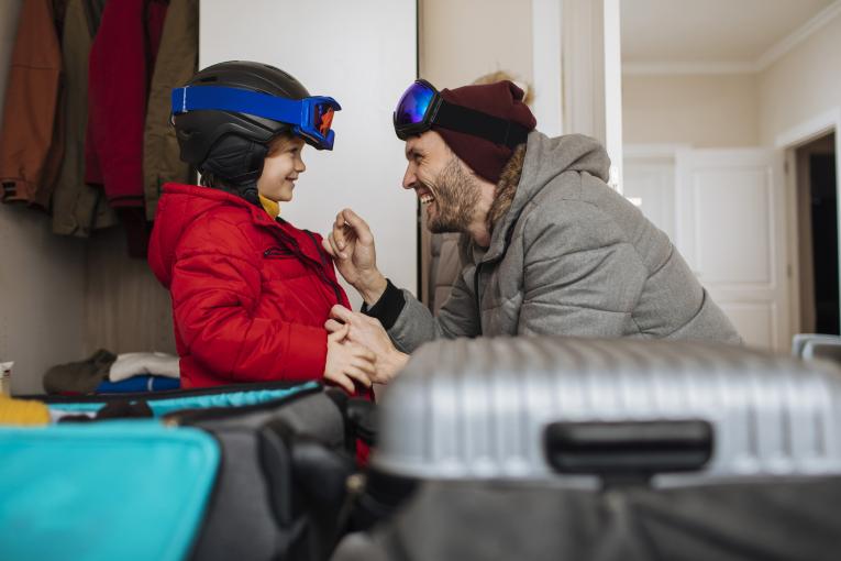 Ski avec enfant : la liste des indispensables à glisser dans sa valise  