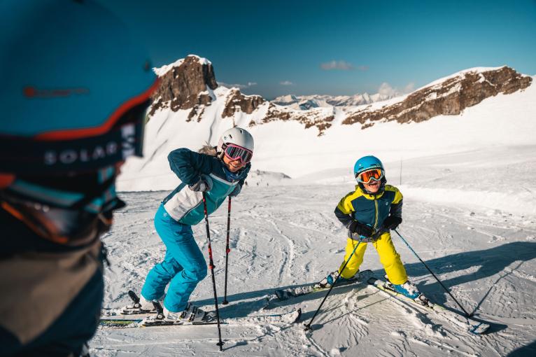 Ski avec enfant : la liste des indispensables à glisser dans sa valise  