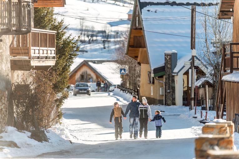 Ski avec enfant : la liste des indispensables à glisser dans sa valise  