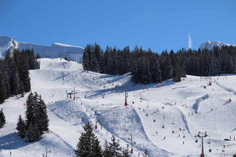 Ski dans les Aravis : trois stations, trois expériences