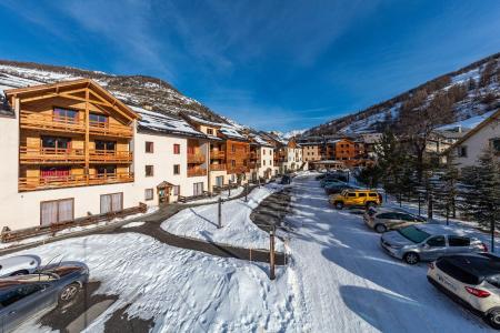 Rent in ski resort Les Balcons du Viso - Abriès - Winter outside