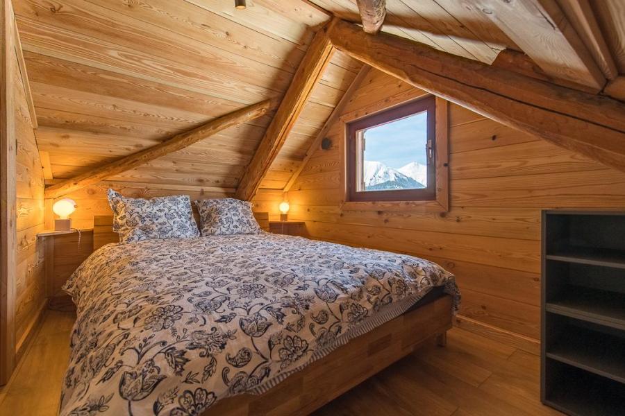 Rent in ski resort 5 room triplex chalet 8 people ( MAZOT) - Chalet le Mazot - Albiez Montrond - Bedroom