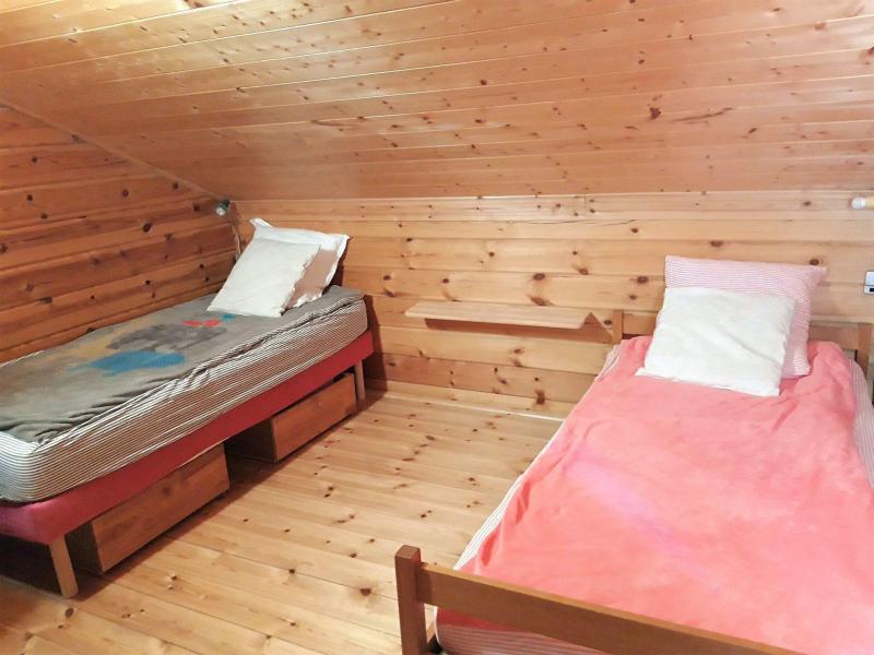 Rent in ski resort 6 room triplex chalet 12 people - Chalet Perdriel - Albiez Montrond - Bedroom
