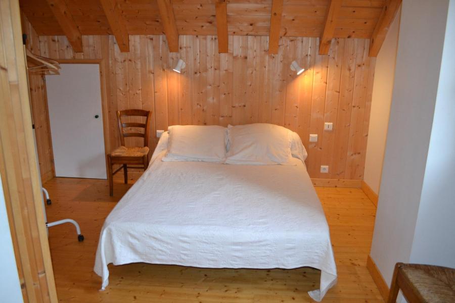 Rent in ski resort 4 room triplex chalet 8 people - Chalet Pré Fleury - Albiez Montrond - Double bed