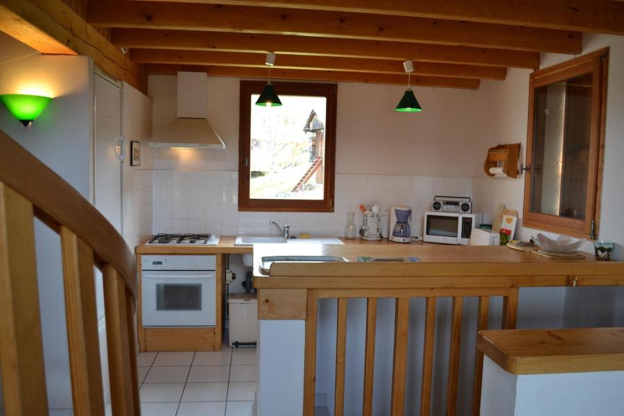 Rent in ski resort 4 room triplex chalet 8 people - Chalet Pré Fleury - Albiez Montrond - Kitchen