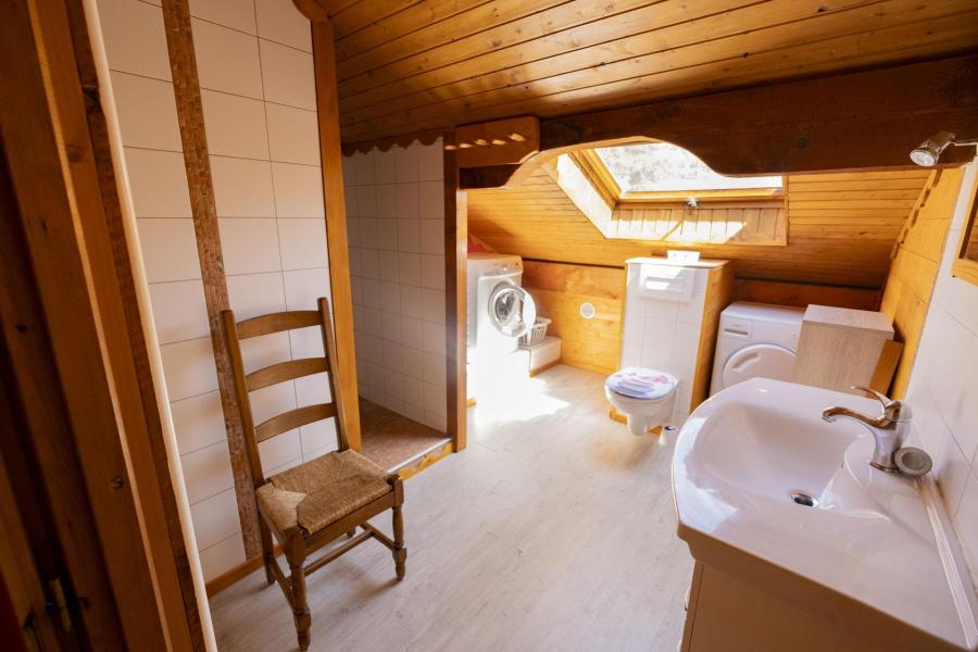 Rent in ski resort 7 room duplex chalet 14 people - Gîte Perce-Neige - Albiez Montrond - Shower room