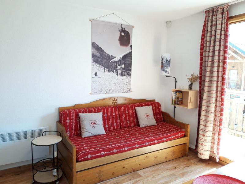 Rent in ski resort 2 room apartment sleeping corner 4 people (B111) - Le Hameau des Aiguilles - Albiez Montrond - Living room