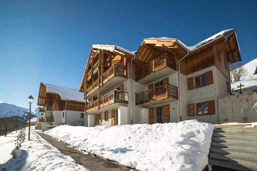 Vacances en montagne Les Chalets du Hameau des Aiguilles - Albiez Montrond - Extérieur hiver