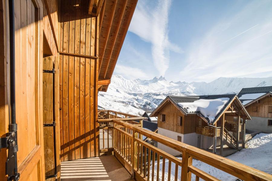 Rent in ski resort Les Chalets du Hameau des Aiguilles - Albiez Montrond - Balcony