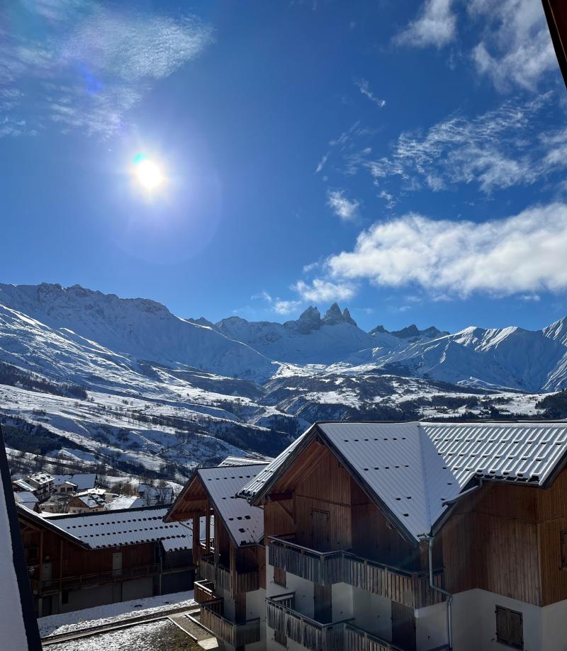 Каникулы в горах VVF Le Hameau des Aiguilles d'Arves - Albiez Montrond - зимой под открытым небом