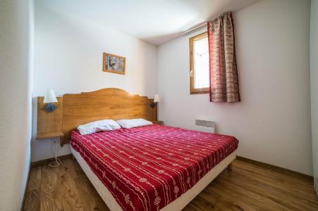 Rent in ski resort Les Chalets du Hameau des Aiguilles - Albiez Montrond - Double bed