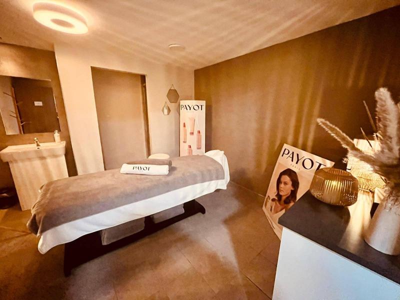 Rent in ski resort Appart'Hôtel Prestige Odalys L'Eclose - Alpe d'Huez - Body massage