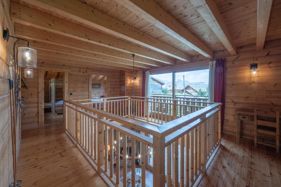 Rent in ski resort 9 room triplex chalet 12 people - CHALET ALTIPORT N°31 - Alpe d'Huez - Corridor