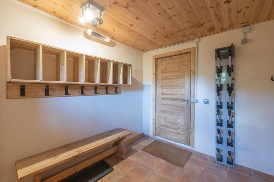 Rent in ski resort 9 room triplex chalet 12 people - CHALET ALTIPORT N°31 - Alpe d'Huez - Skis room