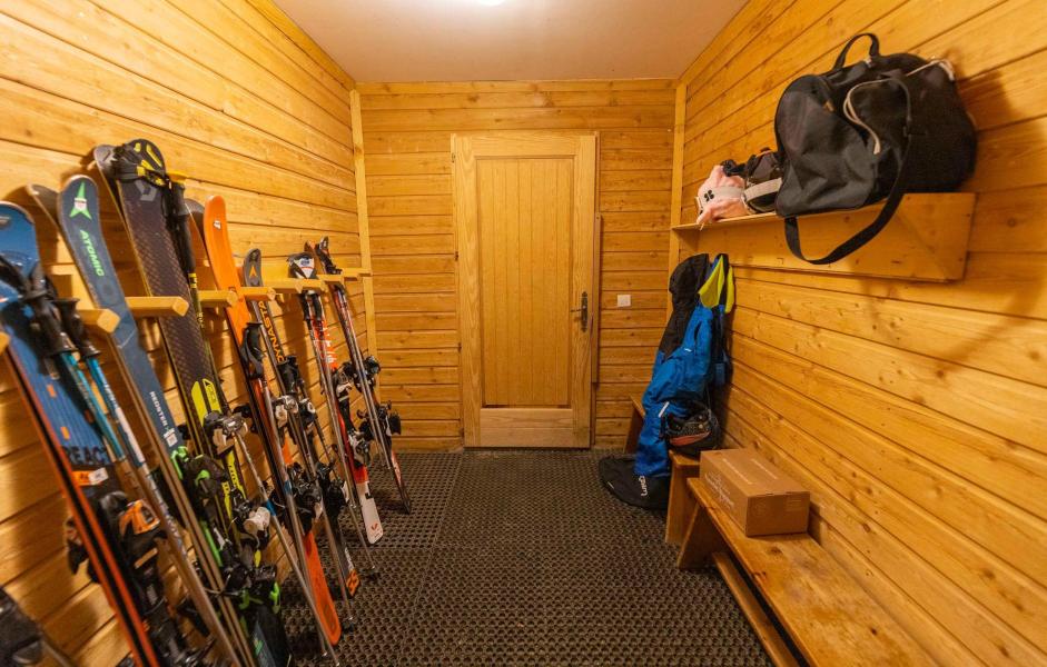 Soggiorno sugli sci Chalet Diane - Alpe d'Huez - Armadietto per gli sci
