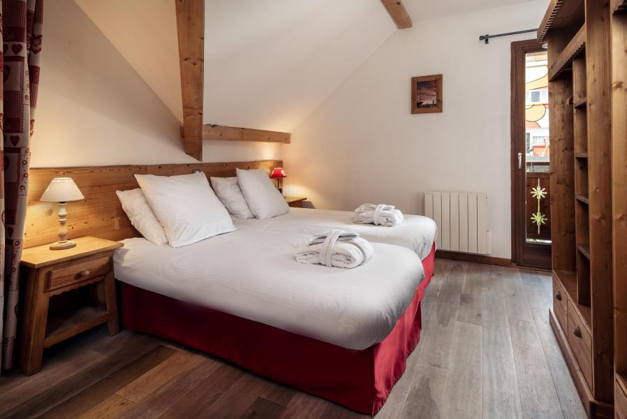 Rent in ski resort Chalet Grande Étoile - Alpe d'Huez - Bedroom