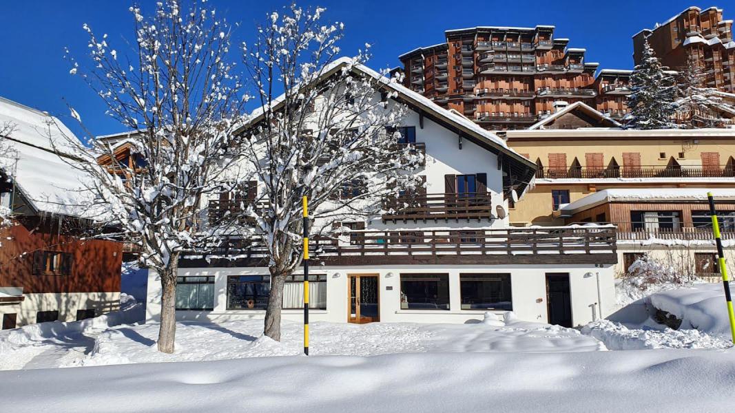 Soggiorno sugli sci Chalet le Vieux Logis - Alpe d'Huez - Esteriore inverno