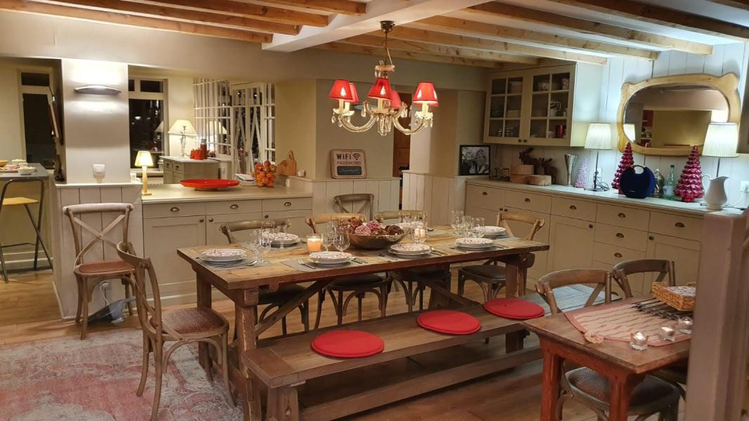 Location au ski Chalet le Vieux Logis - Alpe d'Huez - Coin repas