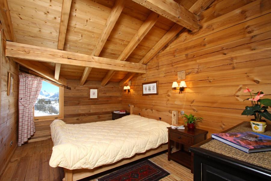Rent in ski resort Chalet Mélusine - Alpe d'Huez - Bedroom