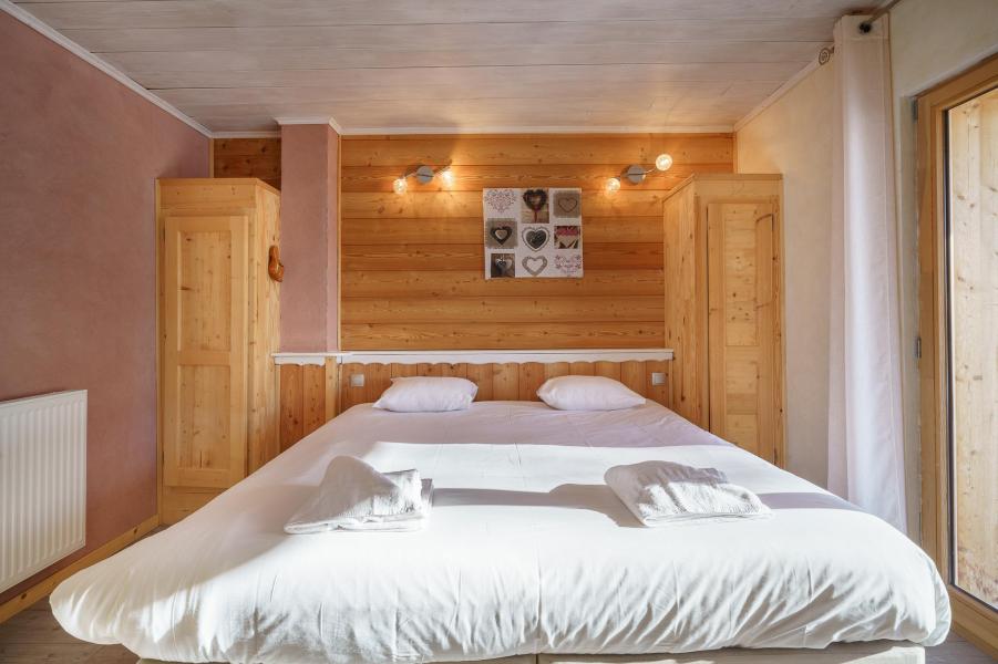 Rent in ski resort 5 room triplex chalet 8 people (Rébèque) - Chalets Les Balcons du Golf - Alpe d'Huez - Bedroom