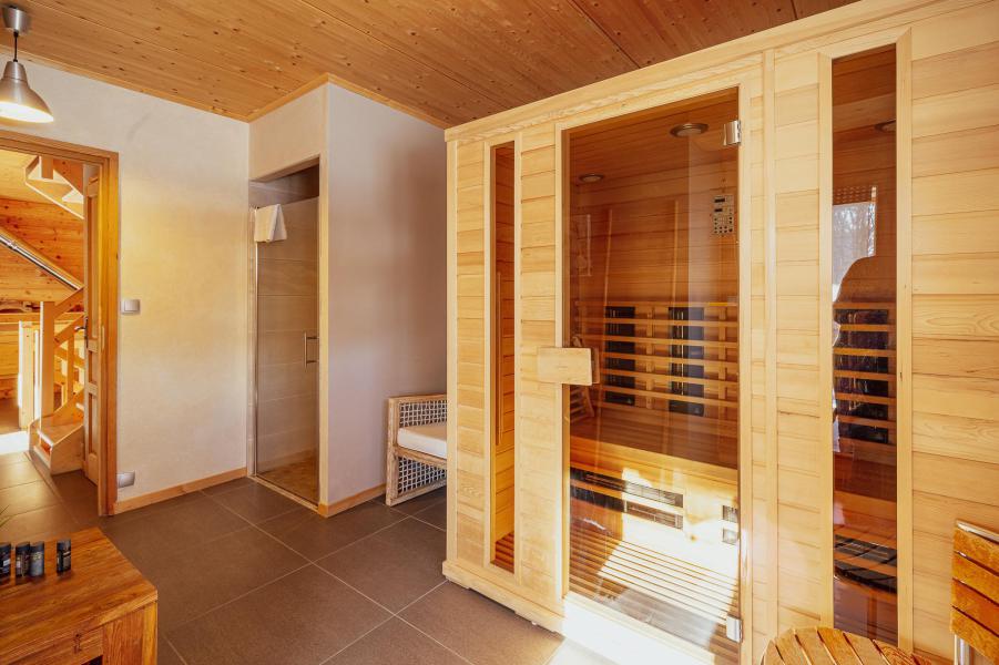 Rent in ski resort 5 room triplex chalet 8 people (Rébèque) - Chalets Les Balcons du Golf - Alpe d'Huez - Sauna
