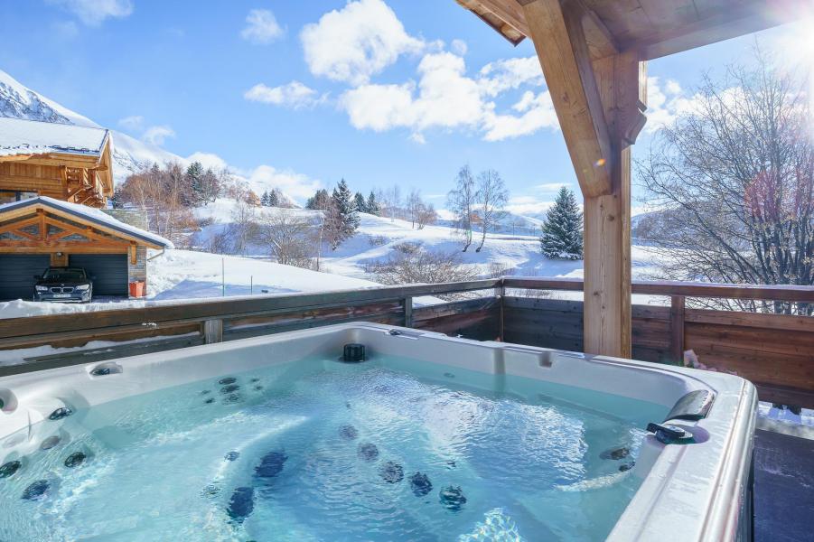 Rent in ski resort 5 room triplex chalet 8 people (Rébèque) - Chalets Les Balcons du Golf - Alpe d'Huez - Winter outside