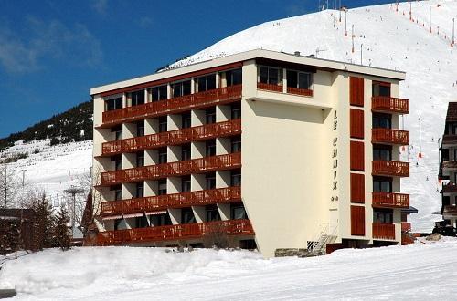 Аренда на лыжном курорте Hôtel Eliova le Chaix - Alpe d'Huez - зимой под открытым небом