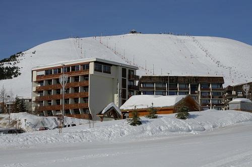 Skiverleih Hôtel Eliova le Chaix - Alpe d'Huez - Draußen im Winter