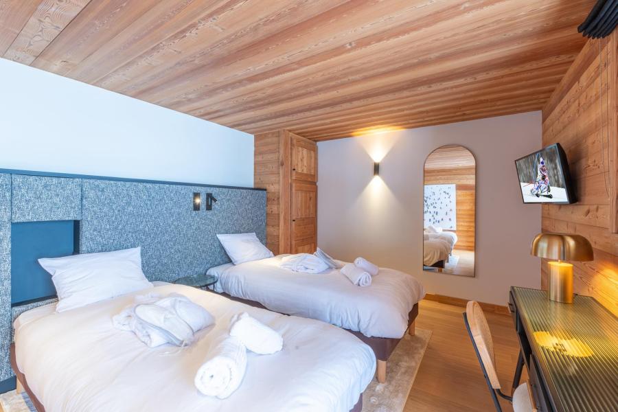 Rent in ski resort 7 room chalet 12 people - Le Chalet Ecureuil - Alpe d'Huez - Bedroom