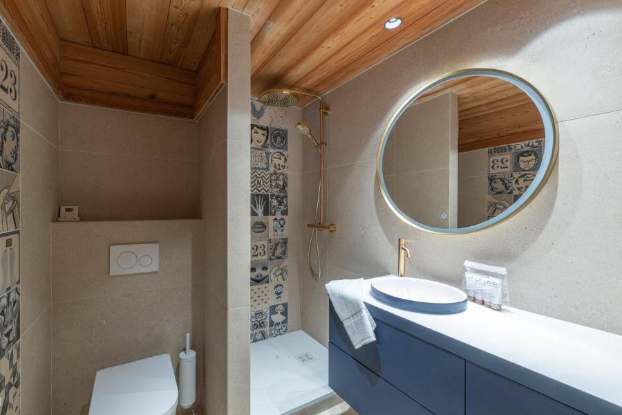 Rent in ski resort 7 room chalet 12 people - Le Chalet Ecureuil - Alpe d'Huez - Shower room