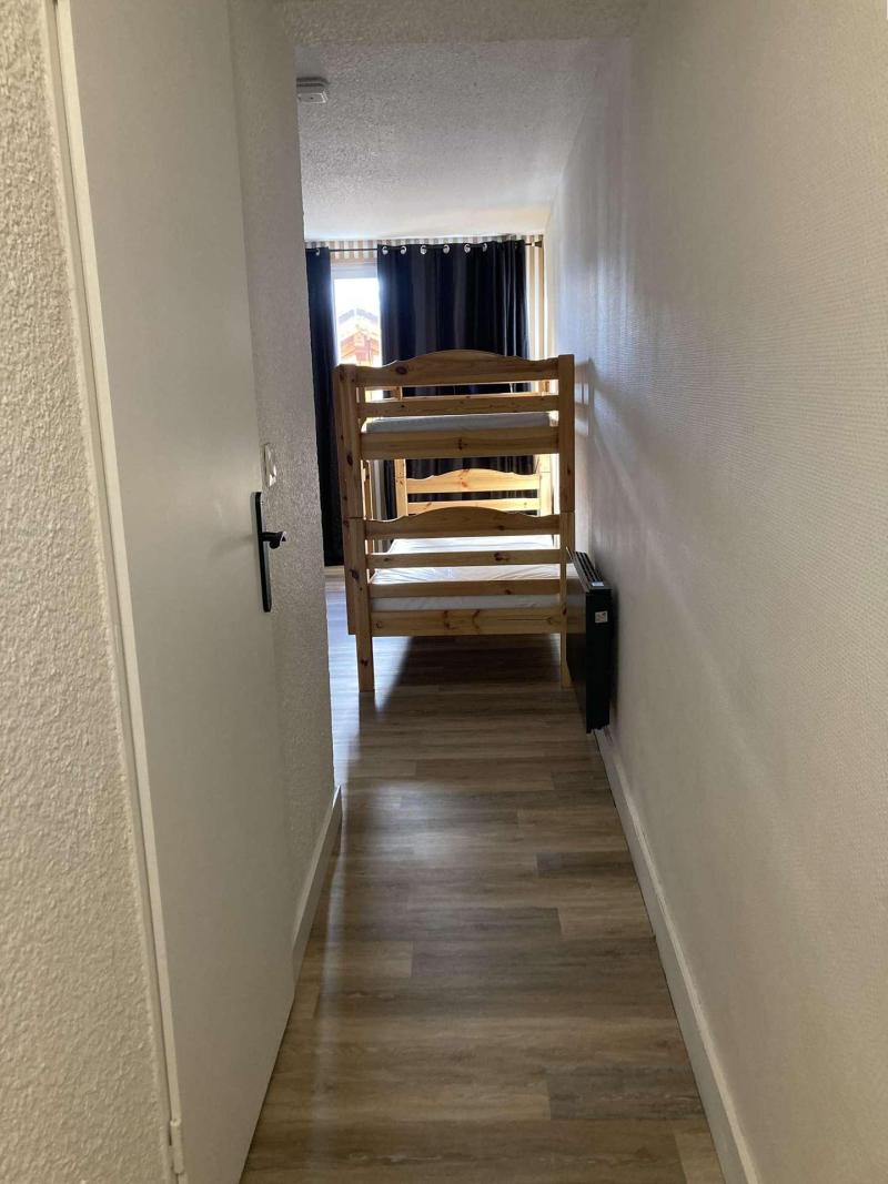 Rent in ski resort Studio 4 people (O1) - Résidence la Ménandière - Alpe d'Huez - Corridor