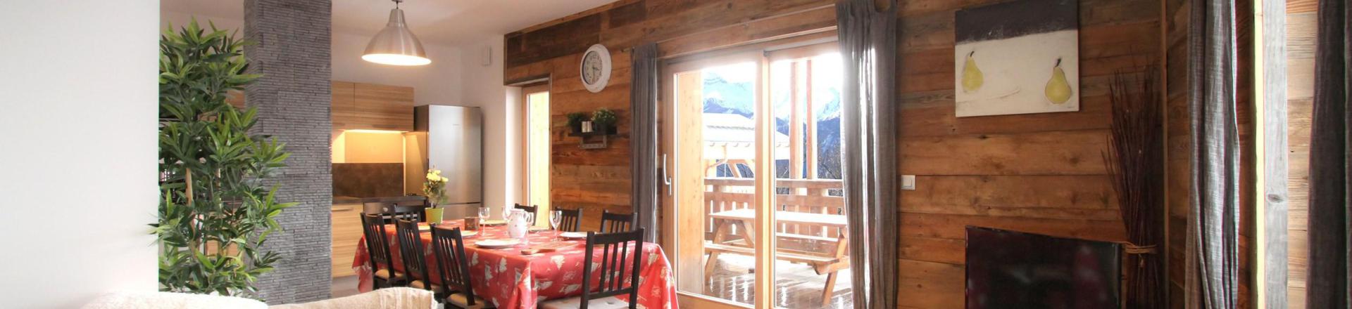 Rent in ski resort Chalet de Louis - Alpe d'Huez - Dining area