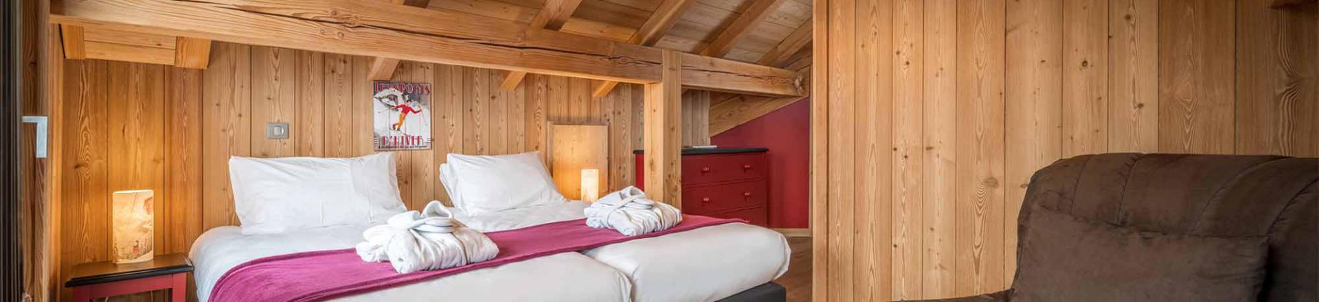 Rent in ski resort Chalet Nightingale - Alpe d'Huez - Bedroom under mansard