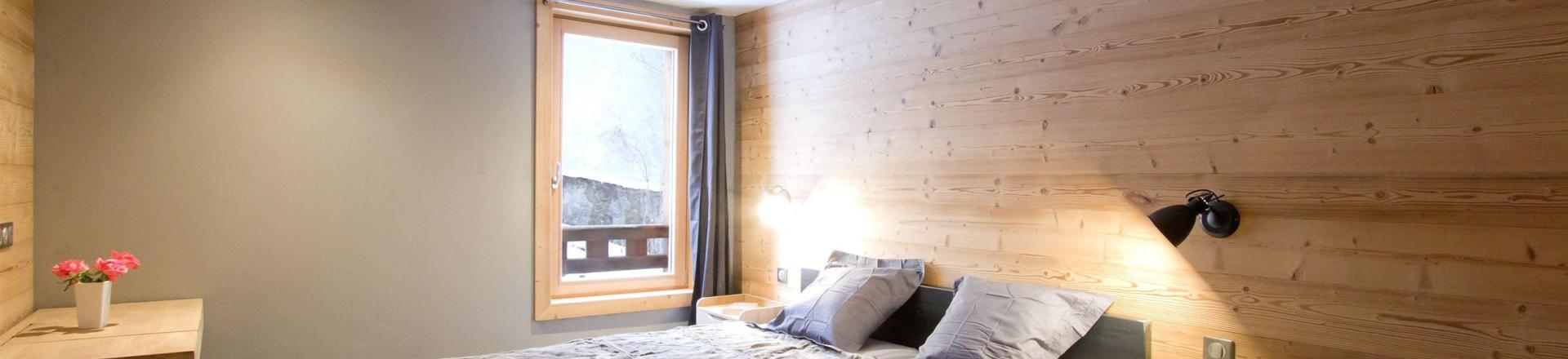 Rent in ski resort Chalet Nuance de Gris - Alpe d'Huez - Bedroom