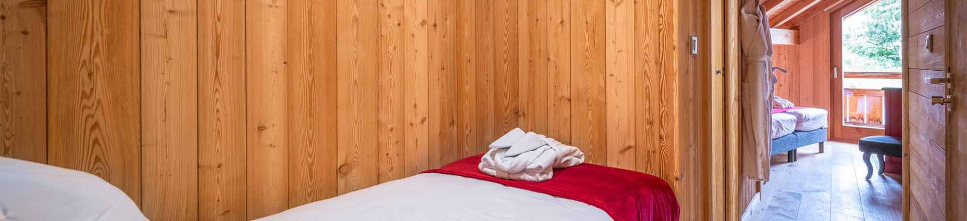 Rent in ski resort Chalet Woodpecker - Alpe d'Huez - Sleeping area