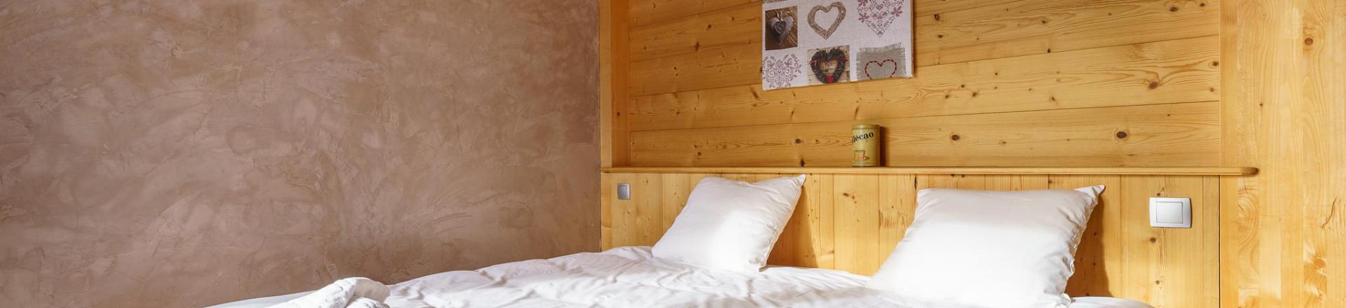 Rent in ski resort 5 room triplex chalet 8 people (Friandise) - Chalets Les Balcons du Golf - Alpe d'Huez - Bedroom