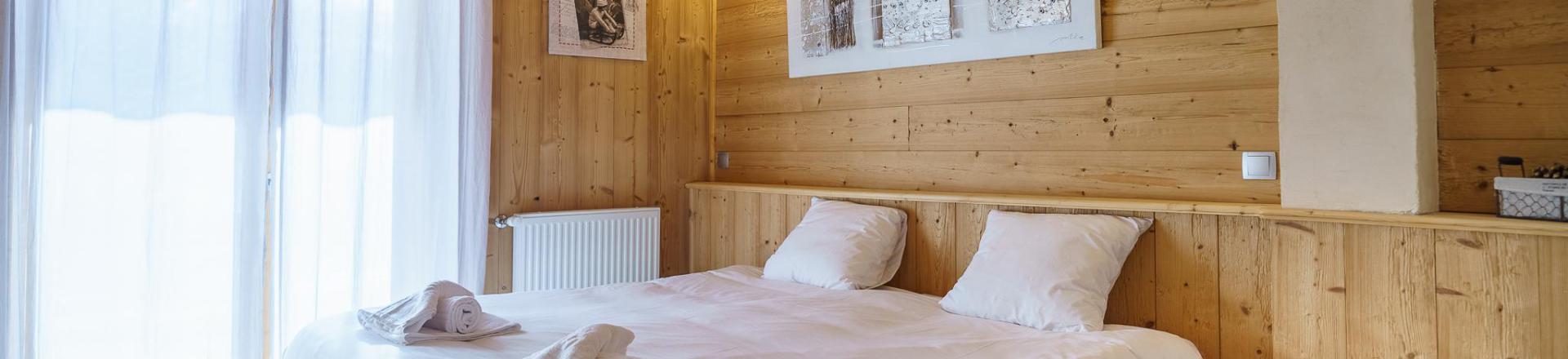 Rent in ski resort 5 room triplex chalet 8 people (Friandise) - Chalets Les Balcons du Golf - Alpe d'Huez - Bedroom