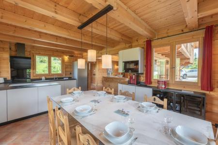 Rent in ski resort 9 room triplex chalet 12 people - CHALET ALTIPORT N°31 - Alpe d'Huez - Kitchen