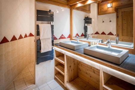 Rent in ski resort Chalet Bouquetin - Alpe d'Huez - Bath-tub