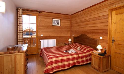 Rent in ski resort Chalet des Neiges - Alpe d'Huez - Bedroom