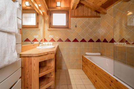 Rent in ski resort Chalet Ecureuil - Alpe d'Huez - Bath-tub