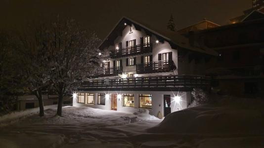 Rent in ski resort Chalet le Vieux Logis - Alpe d'Huez - Winter outside
