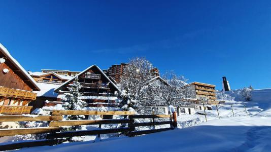 Location au ski Chalet le Vieux Logis - Alpe d'Huez - Extérieur hiver
