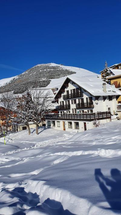 Rent in ski resort Chalet le Vieux Logis - Alpe d'Huez - Winter outside